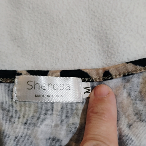 Chic Leopard Print Tank Top - Picture 2 of 6